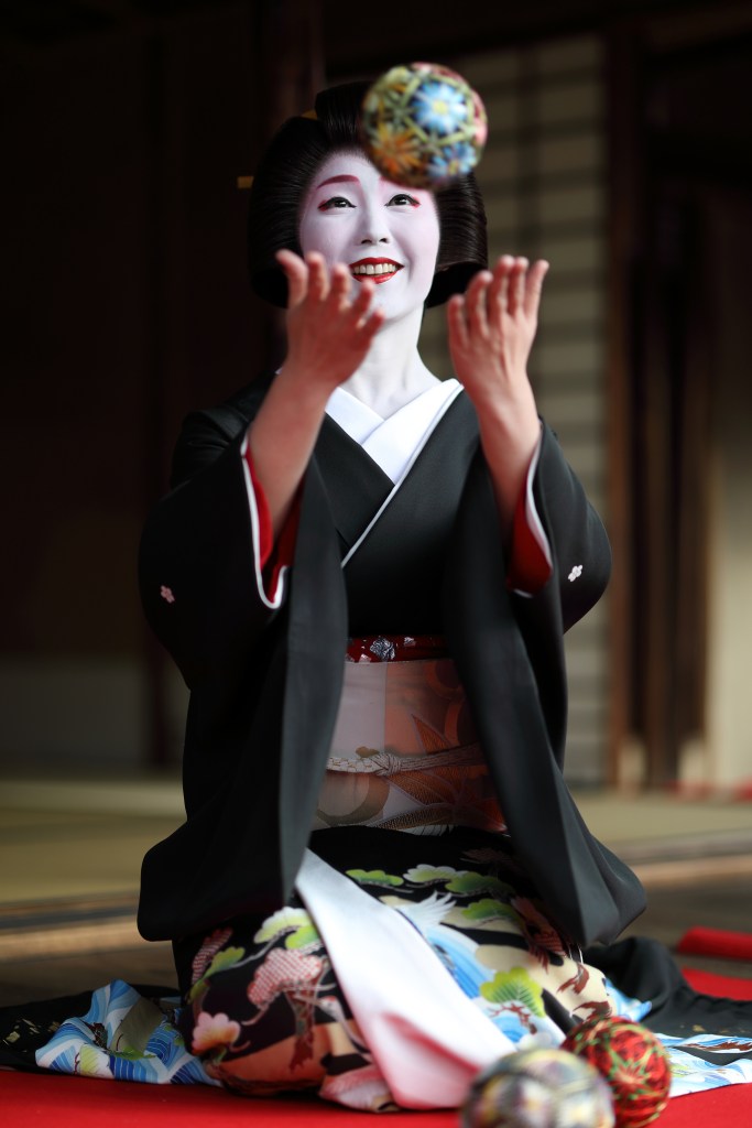 京の手まり唄 ~芸舞妓たち 1 2019 12 08177410 01 53a5m