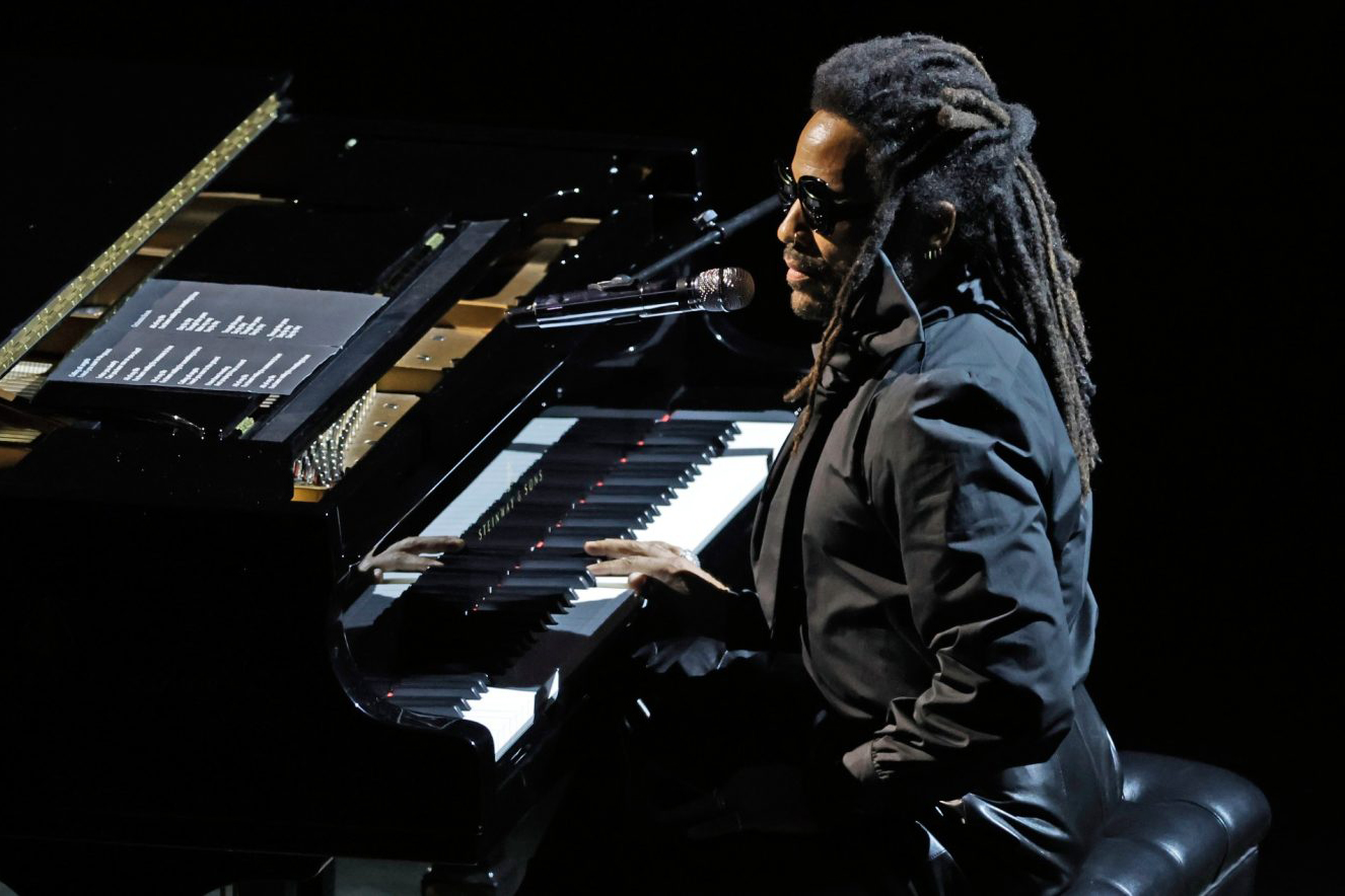 Lenny Kravitz1111 oscars 2000x1270 1 1392x884 1